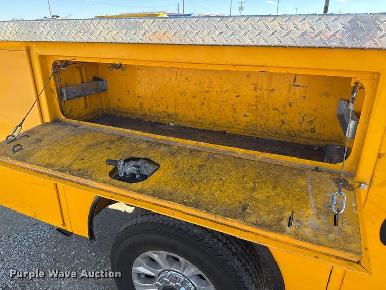 image for item EU5468 2020 Ford F350 Super Duty utility bed pickup truck