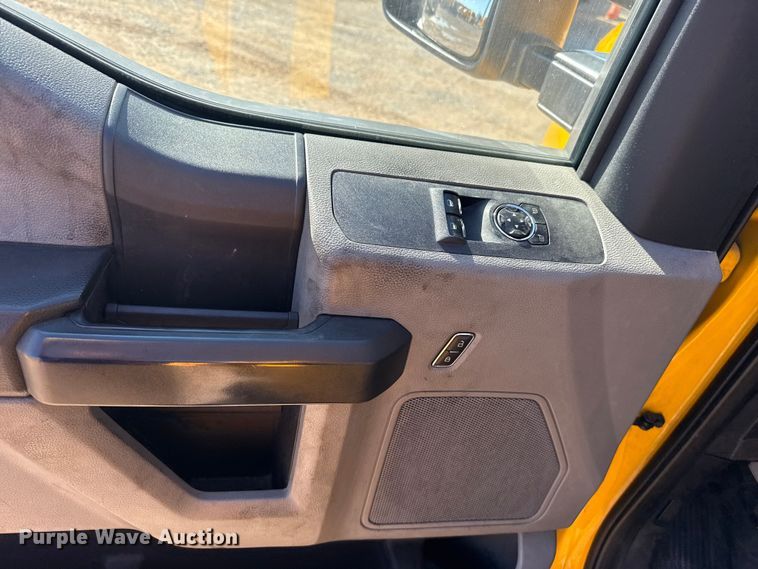 image for item EU5468 2020 Ford F350 Super Duty utility bed pickup truck