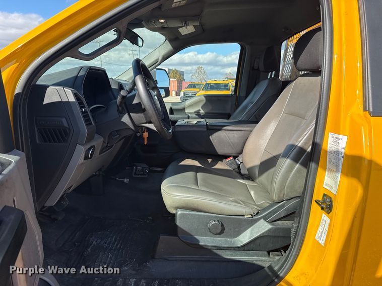 image for item EU5468 2020 Ford F350 Super Duty utility bed pickup truck