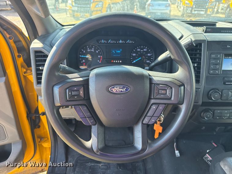 image for item EU5468 2020 Ford F350 Super Duty utility bed pickup truck