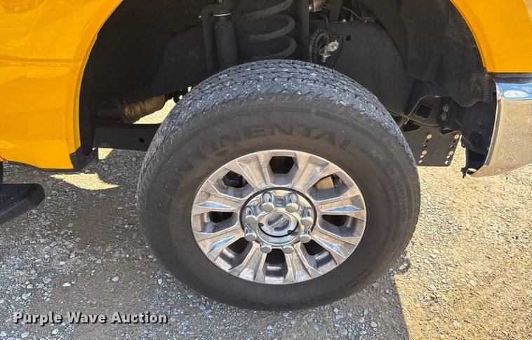 image for item EU5468 2020 Ford F350 Super Duty utility bed pickup truck