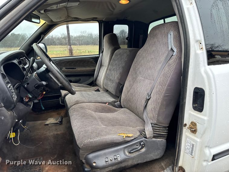 image for item EU5481 2001 Dodge Ram 2500 Quad Cab pickup truck