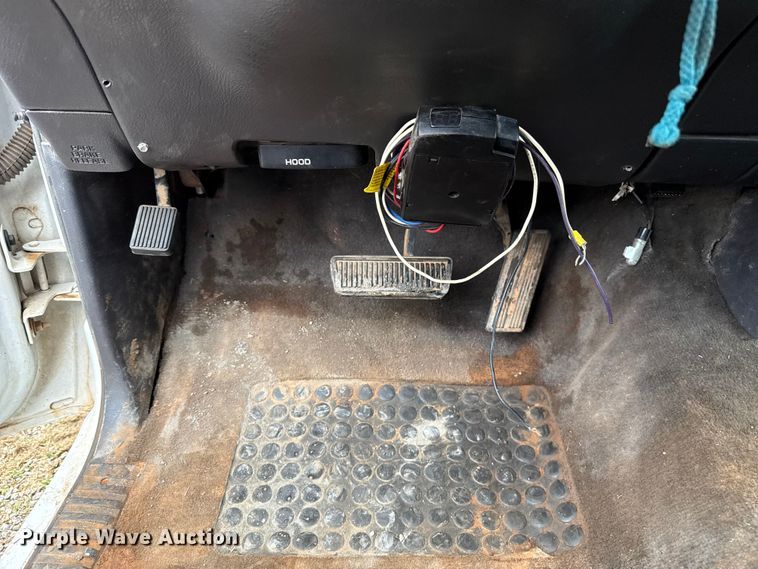 image for item EU5481 2001 Dodge Ram 2500 Quad Cab pickup truck