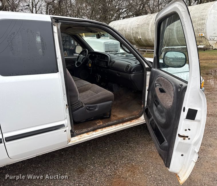 image for item EU5481 2001 Dodge Ram 2500 Quad Cab pickup truck