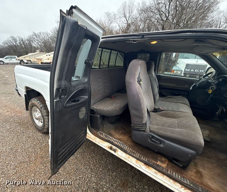 image for item EU5481 2001 Dodge Ram 2500 Quad Cab pickup truck