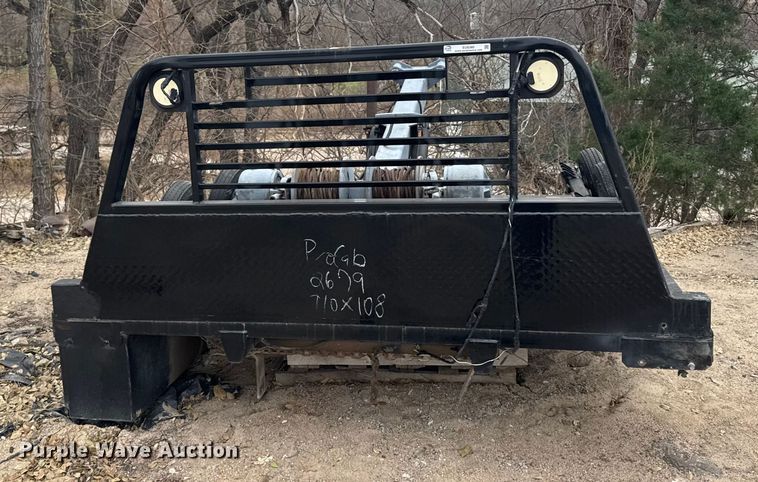 image for item EU6380 Flatbed pickup bed with wrecker boom