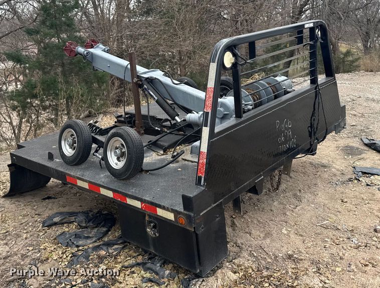 image for item EU6380 Flatbed pickup bed with wrecker boom