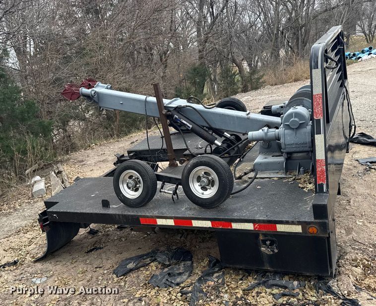image for item EU6380 Flatbed pickup bed with wrecker boom