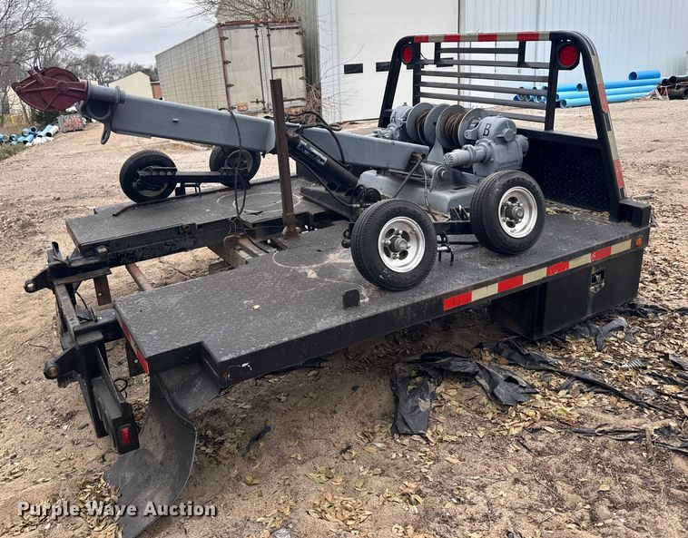 image for item EU6380 Flatbed pickup bed with wrecker boom