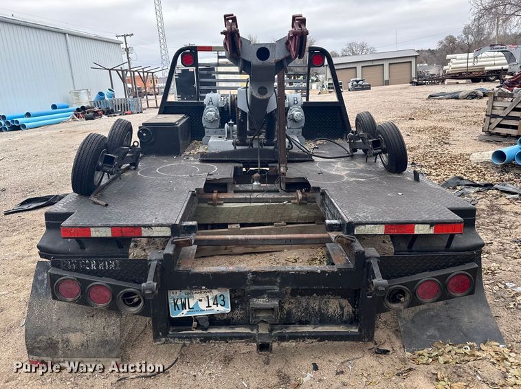 image for item EU6380 Flatbed pickup bed with wrecker boom