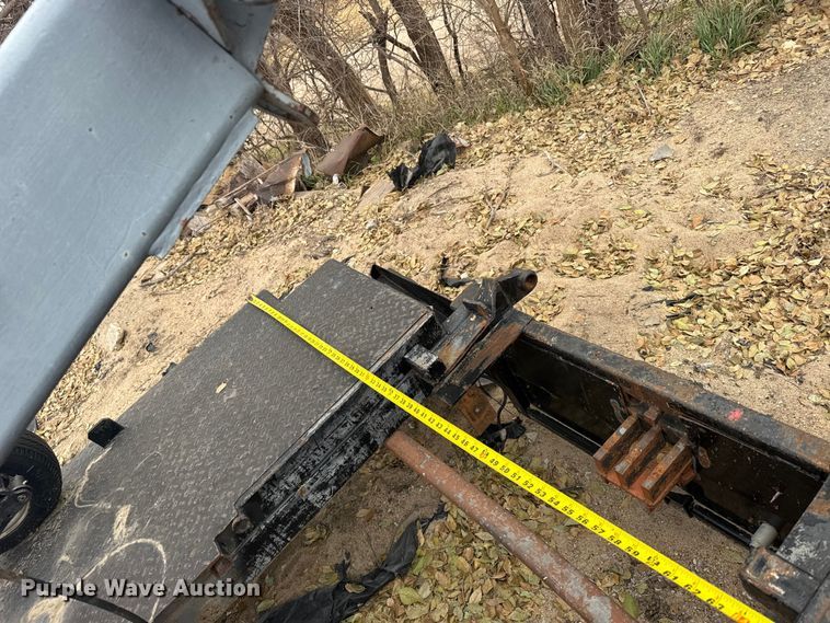 image for item EU6380 Flatbed pickup bed with wrecker boom