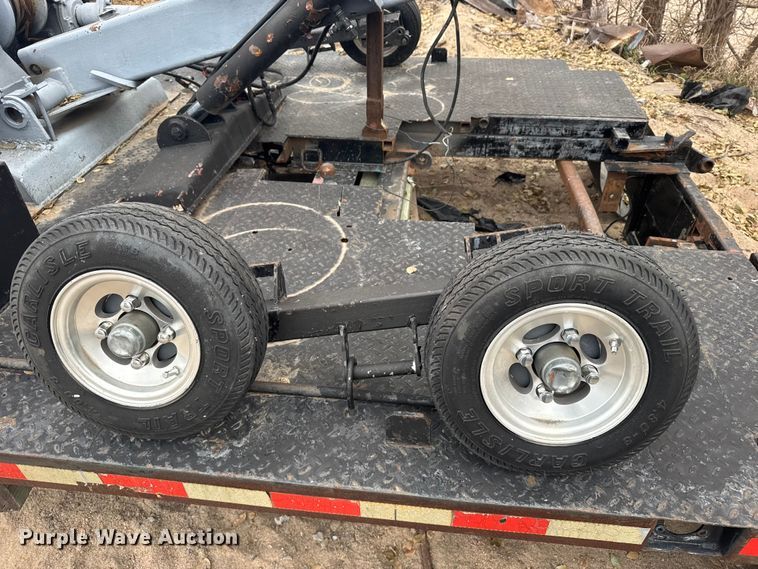 image for item EU6380 Flatbed pickup bed with wrecker boom