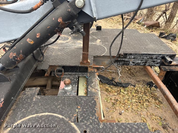 image for item EU6380 Flatbed pickup bed with wrecker boom