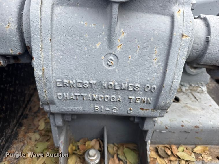 image for item EU6380 Flatbed pickup bed with wrecker boom