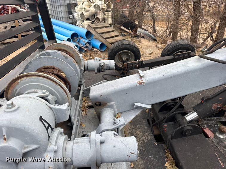 image for item EU6380 Flatbed pickup bed with wrecker boom