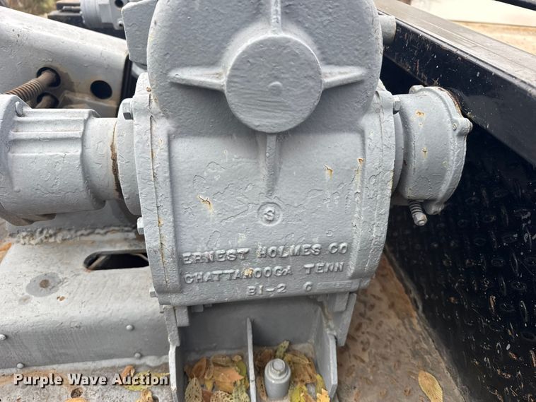 image for item EU6380 Flatbed pickup bed with wrecker boom