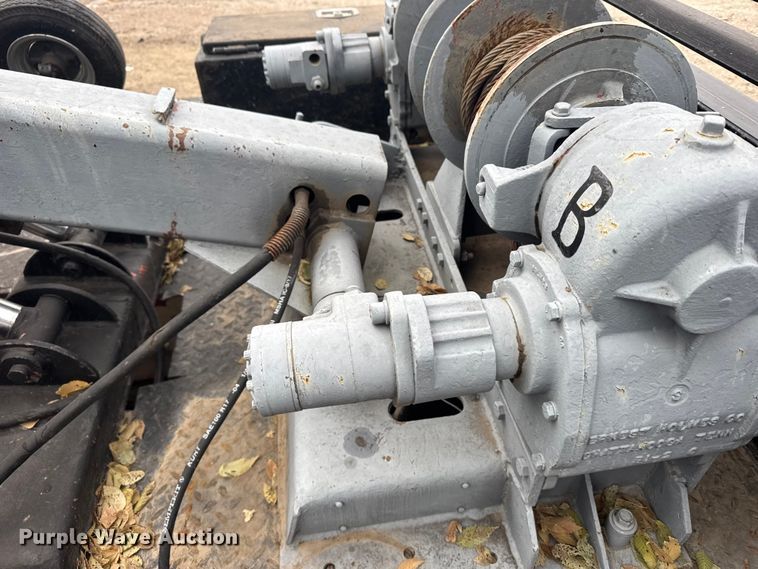 image for item EU6380 Flatbed pickup bed with wrecker boom