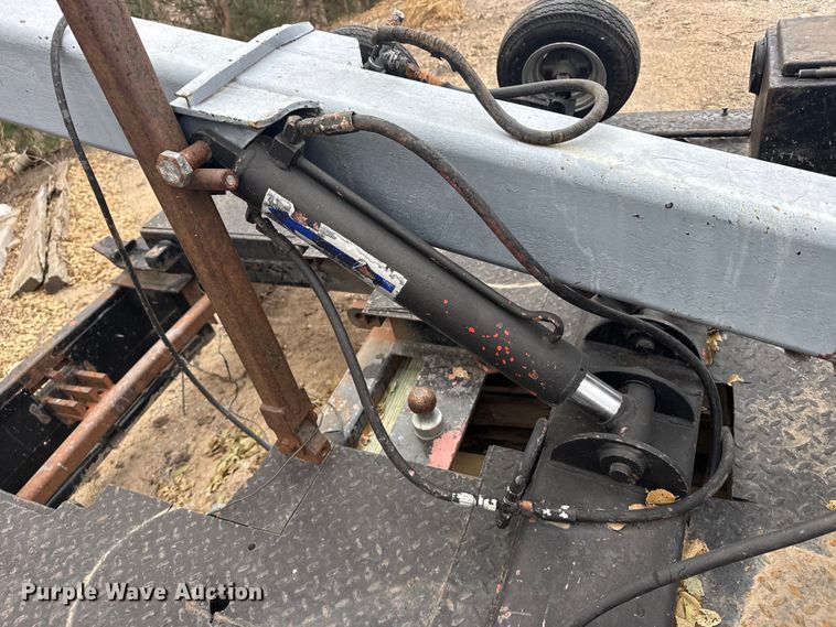 image for item EU6380 Flatbed pickup bed with wrecker boom