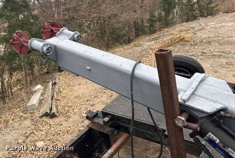 image for item EU6380 Flatbed pickup bed with wrecker boom