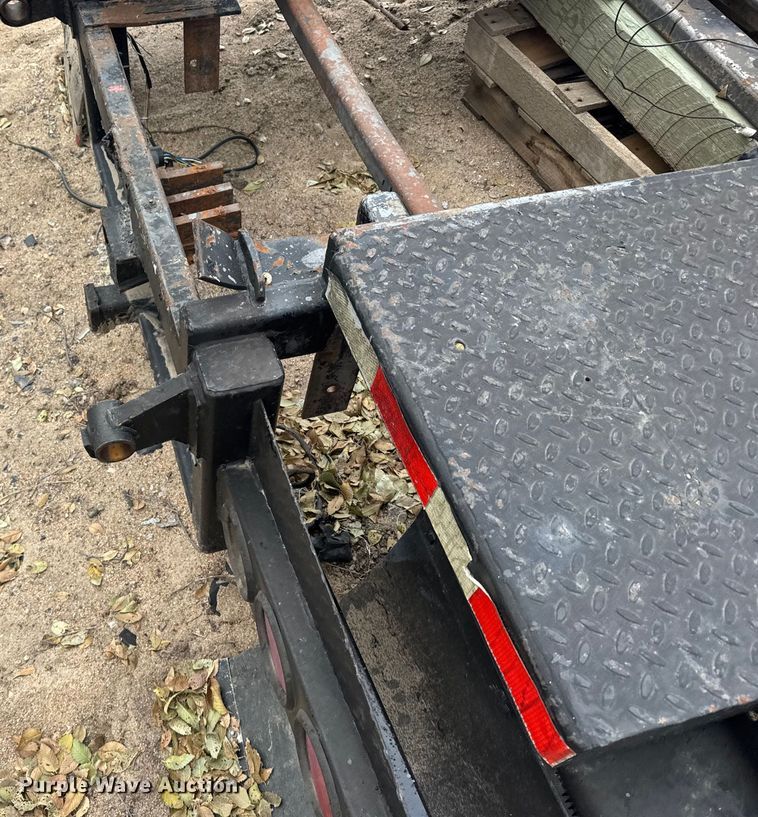 image for item EU6380 Flatbed pickup bed with wrecker boom