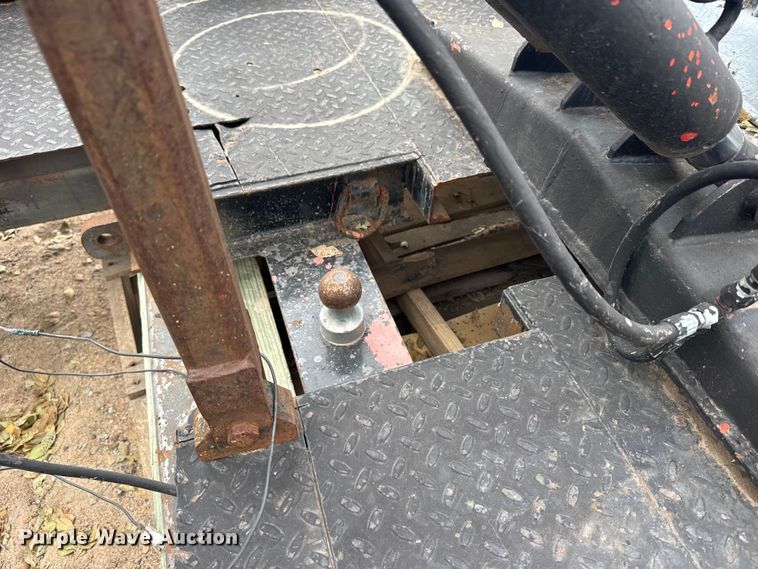 image for item EU6380 Flatbed pickup bed with wrecker boom