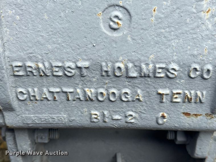 image for item EU6380 Flatbed pickup bed with wrecker boom