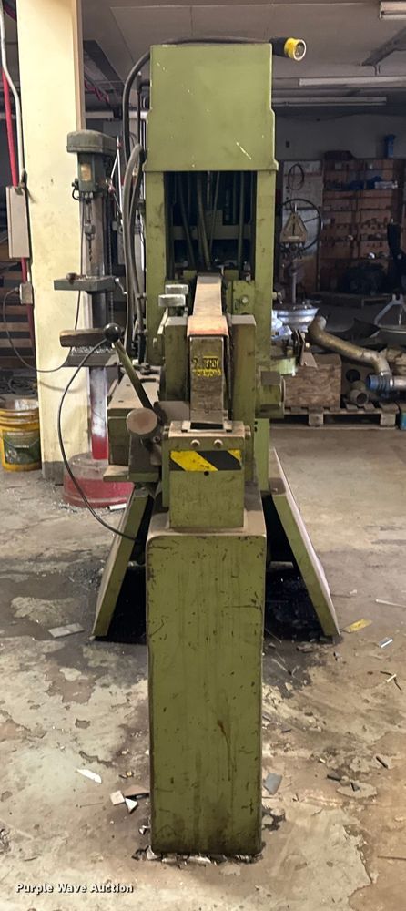 image for item EU6395 HMI 5810-25 iron worker