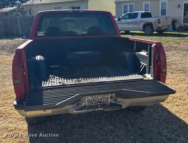 image for item EU6431 1995 GMC Sierra C1500 pickup truck