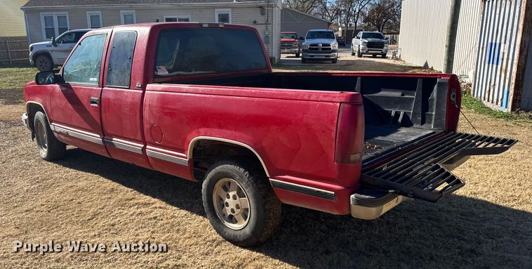 image for item EU6431 1995 GMC Sierra C1500 pickup truck