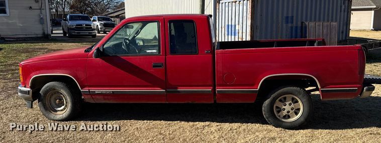 image for item EU6431 1995 GMC Sierra C1500 pickup truck