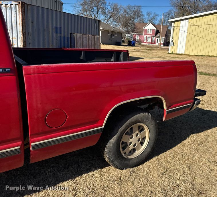 image for item EU6431 1995 GMC Sierra C1500 pickup truck
