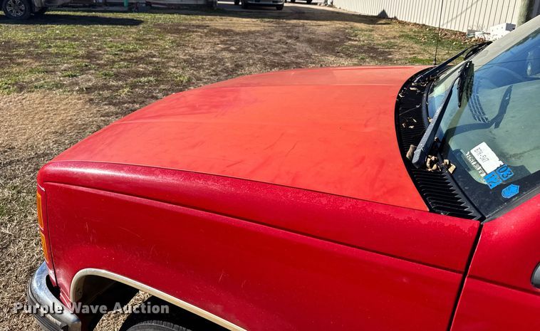 image for item EU6431 1995 GMC Sierra C1500 pickup truck