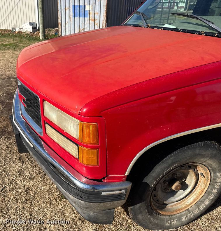 image for item EU6431 1995 GMC Sierra C1500 pickup truck