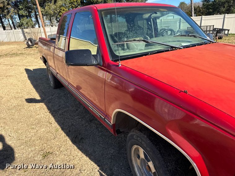 image for item EU6431 1995 GMC Sierra C1500 pickup truck