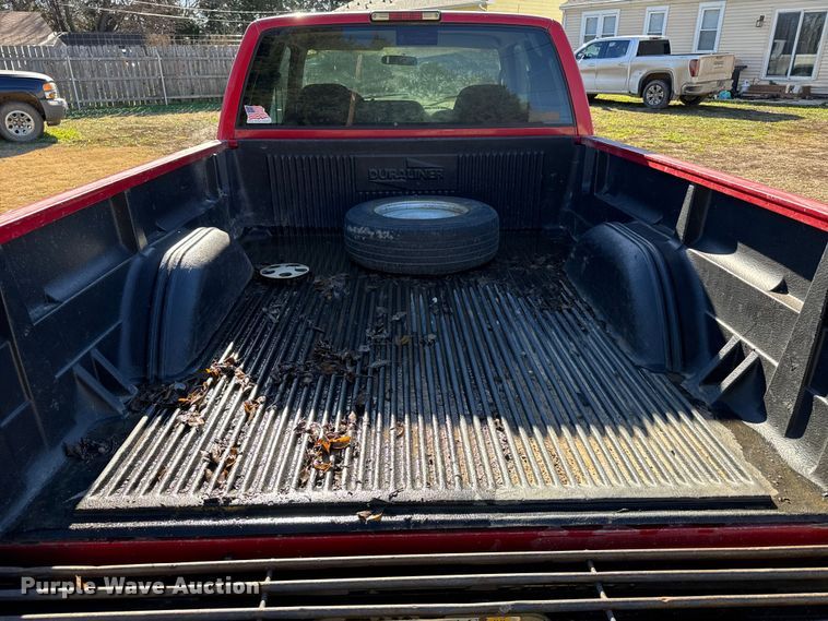 image for item EU6431 1995 GMC Sierra C1500 pickup truck