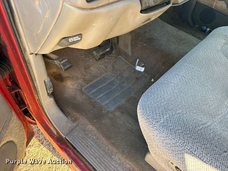 image for item EU6431 1995 GMC Sierra C1500 pickup truck