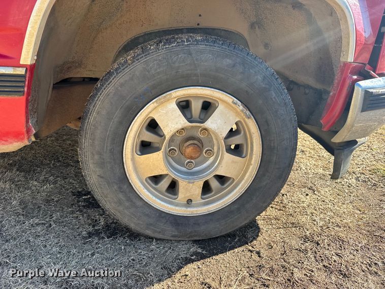 image for item EU6431 1995 GMC Sierra C1500 pickup truck