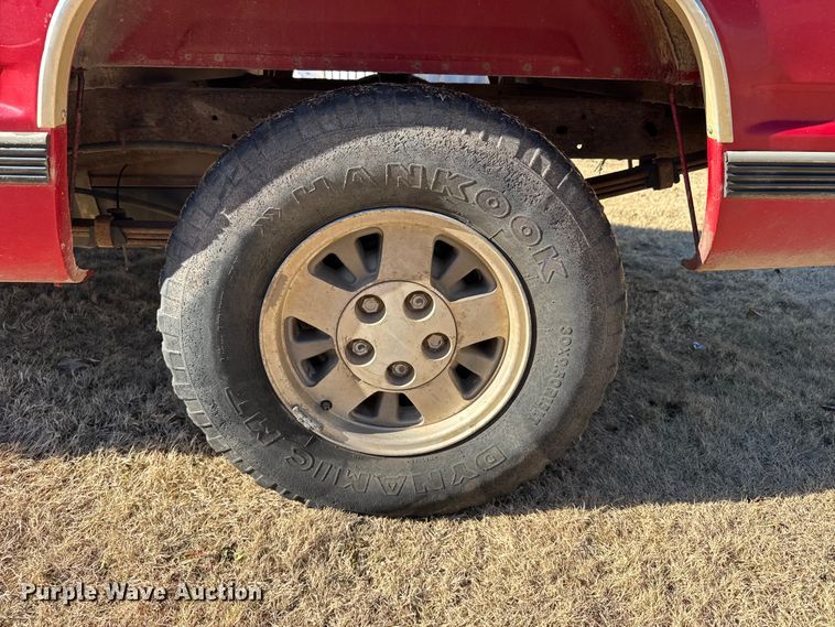 image for item EU6431 1995 GMC Sierra C1500 pickup truck