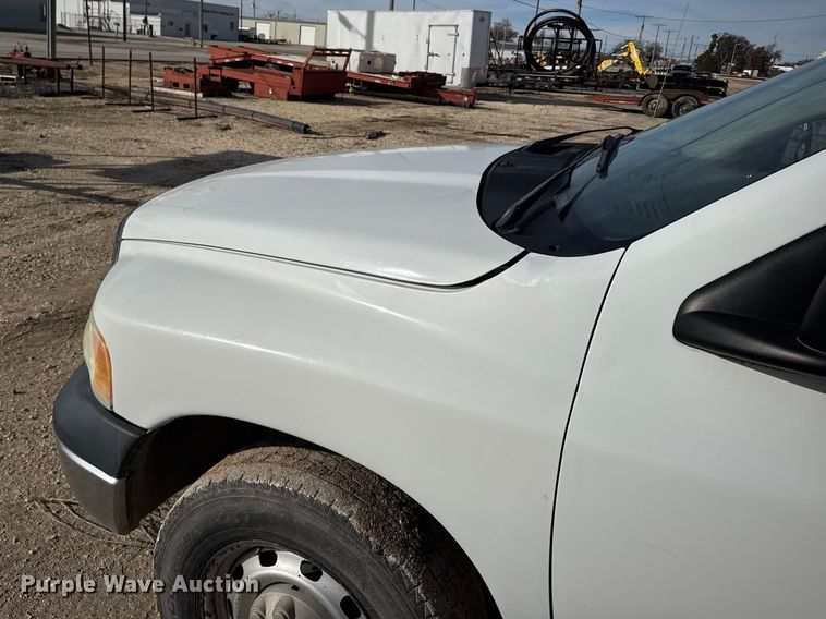 image for item EU6446 2005 Dodge Ram 2500 utility bed pickup truck