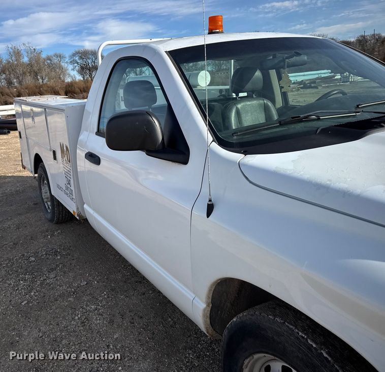 image for item EU6446 2005 Dodge Ram 2500 utility bed pickup truck