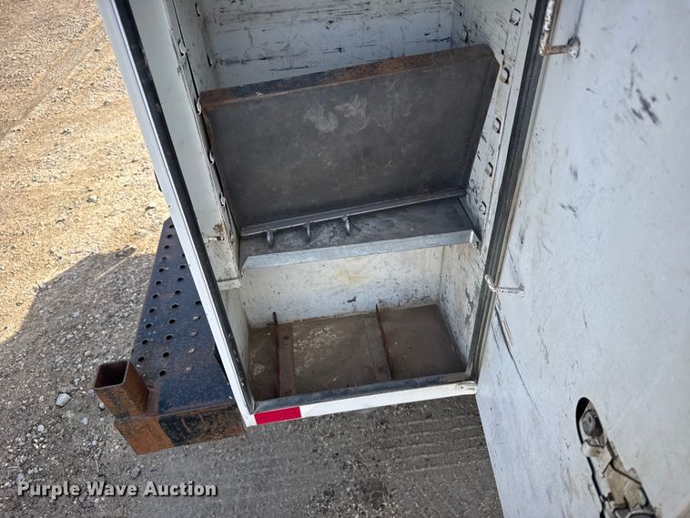 image for item EU6446 2005 Dodge Ram 2500 utility bed pickup truck