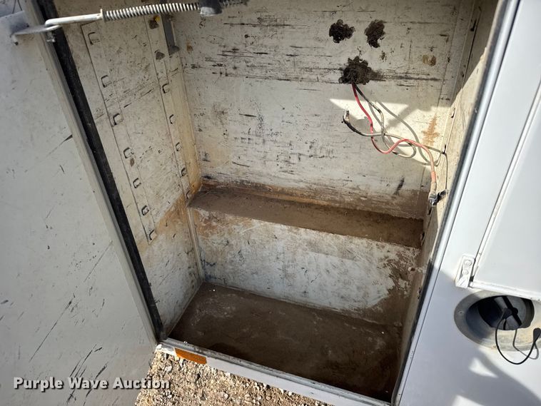 image for item EU6446 2005 Dodge Ram 2500 utility bed pickup truck