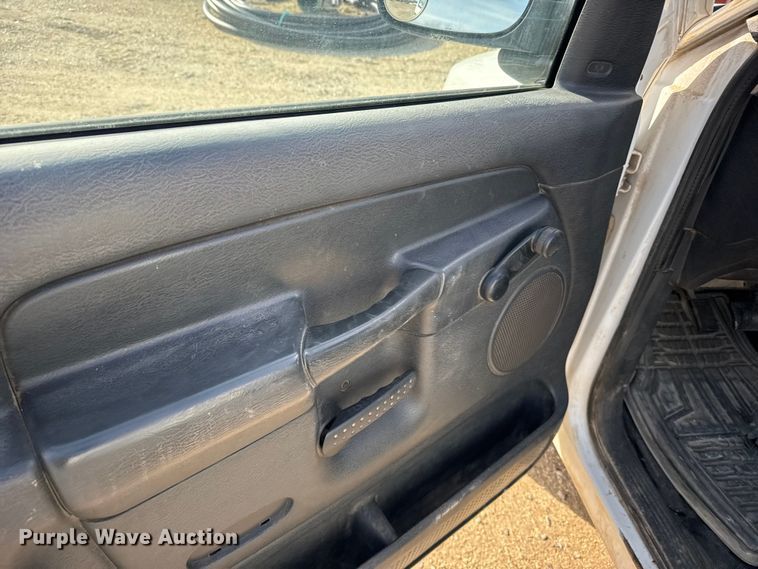 image for item EU6446 2005 Dodge Ram 2500 utility bed pickup truck