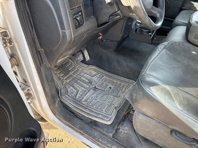 image for item EU6446 2005 Dodge Ram 2500 utility bed pickup truck