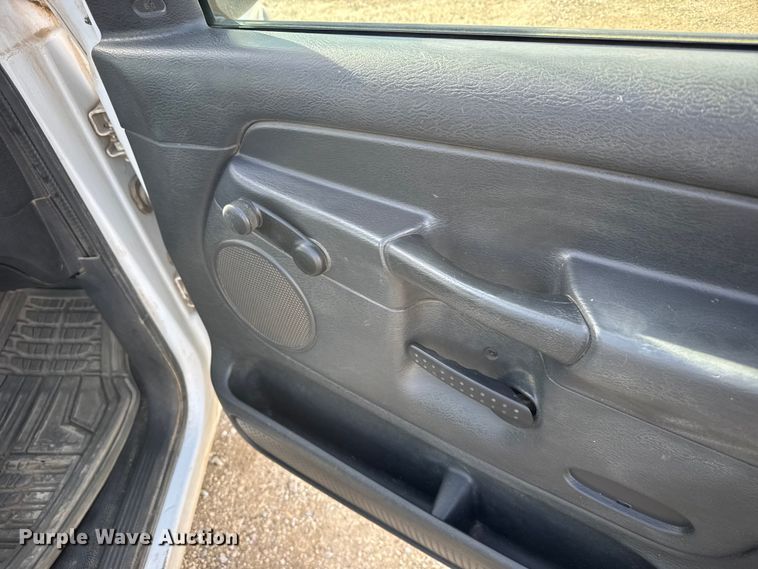 image for item EU6446 2005 Dodge Ram 2500 utility bed pickup truck