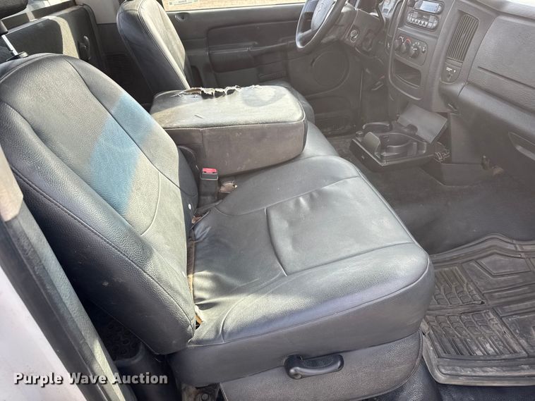 image for item EU6446 2005 Dodge Ram 2500 utility bed pickup truck