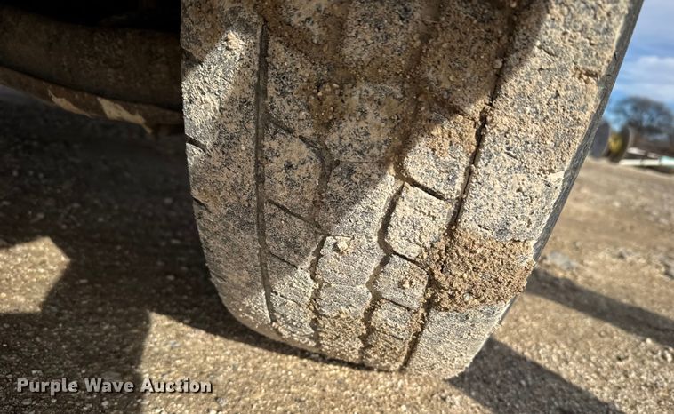 image for item EU6446 2005 Dodge Ram 2500 utility bed pickup truck