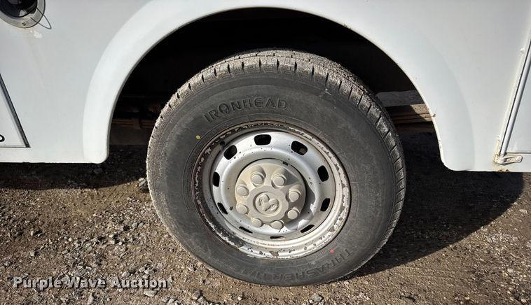 image for item EU6446 2005 Dodge Ram 2500 utility bed pickup truck