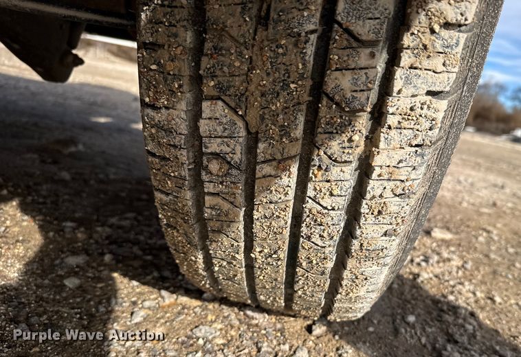 image for item EU6446 2005 Dodge Ram 2500 utility bed pickup truck