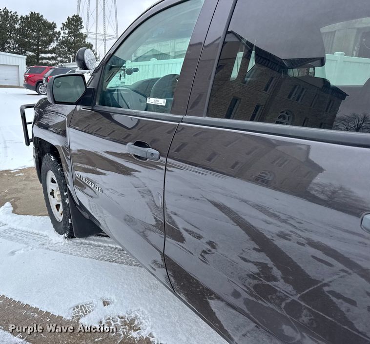 image for item EU6452 2015 Chevrolet Silverado 1500 Crew Cab pickup truck